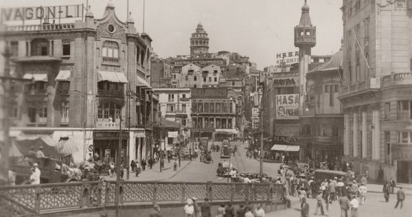 eski-istanbul-karakoy-1947